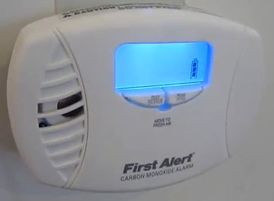 Review of - First Alert CO615 Carbon Monoxide Plug-In Alarm with Battery Backup and Digital Display