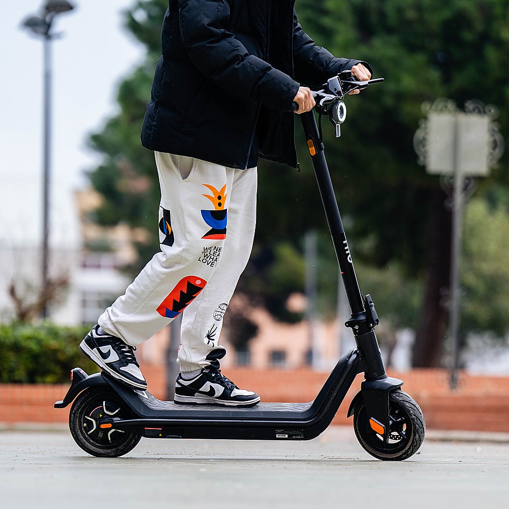Review of NIU - KQi3 Pro Foldable Electric Kick Scooter